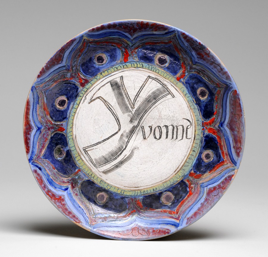 plate decorated Yvonne