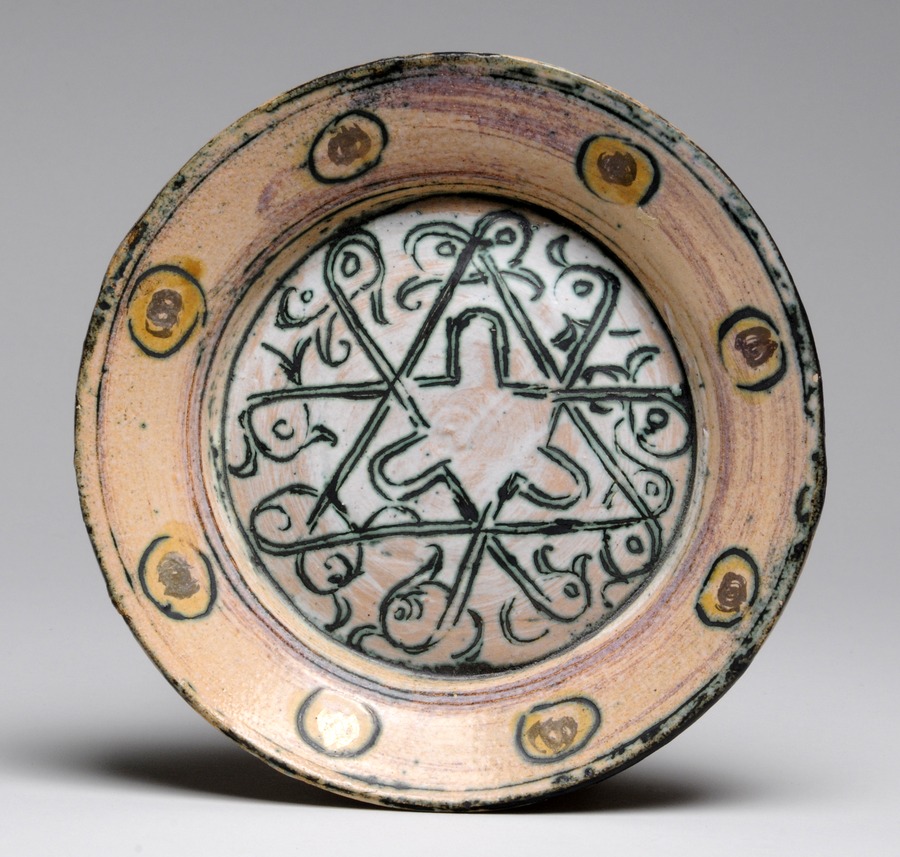 Plate, thrown at the Fulham Pottery (decorated with arabesques)