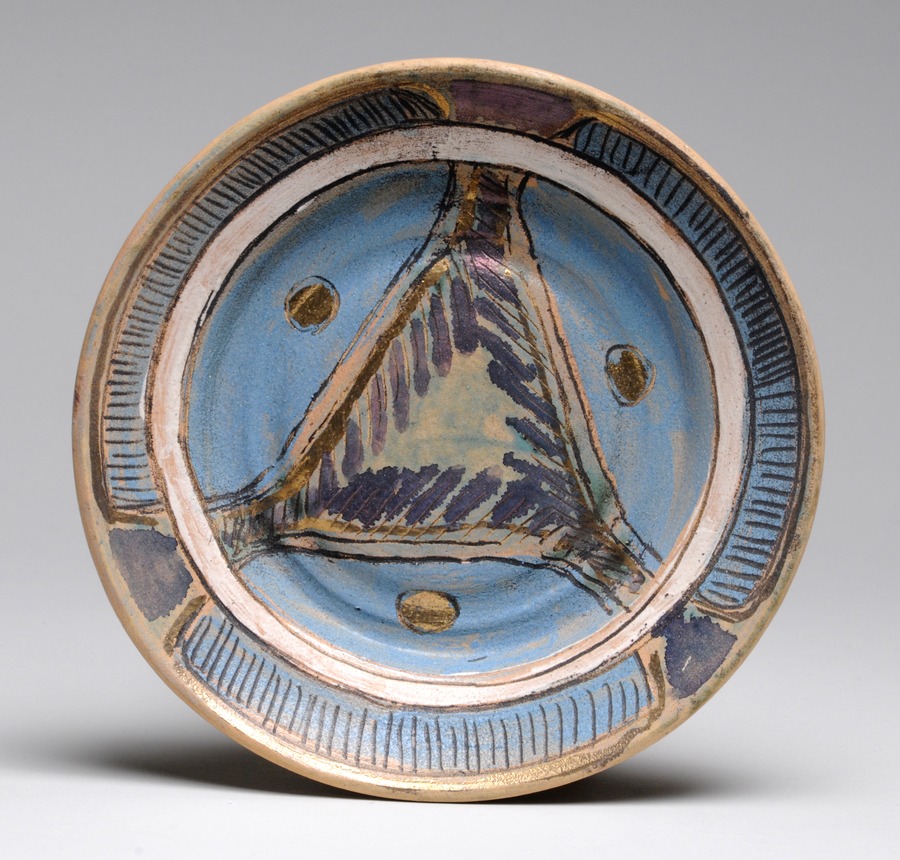 Plate, thrown at the Fulham Pottery (decorated with triangular figure)